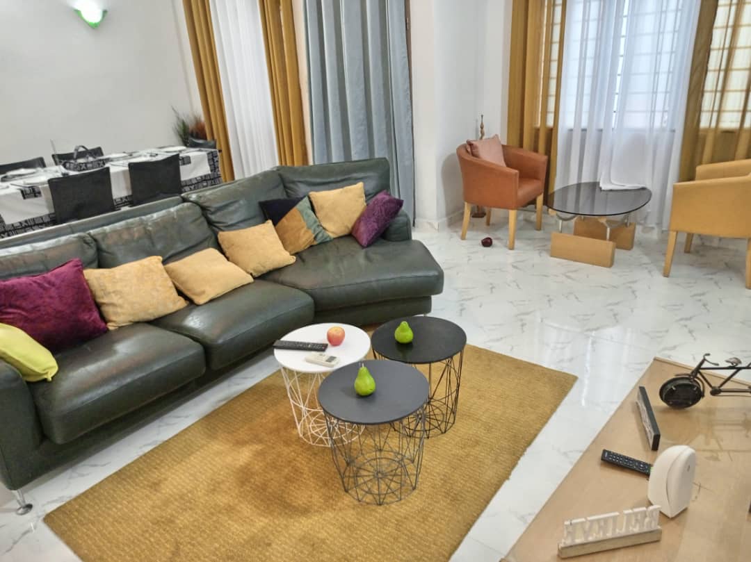 APPARTEMENT MEUBLÉ À LOUER À COTONOU FIDJROSSE