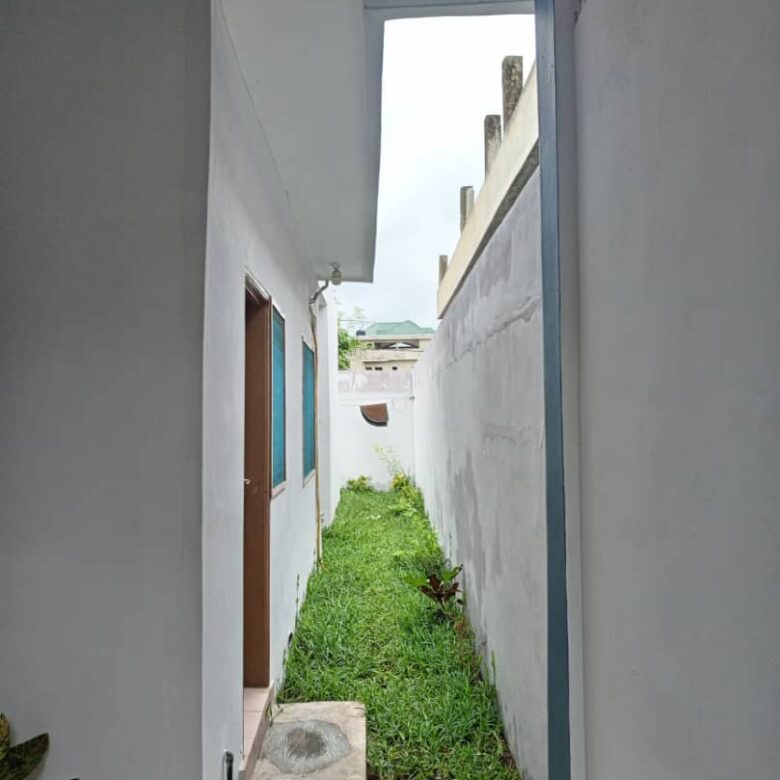 APPARTEMENT MEUBLÉ À LOUER À COTONOU FIDJROSSE