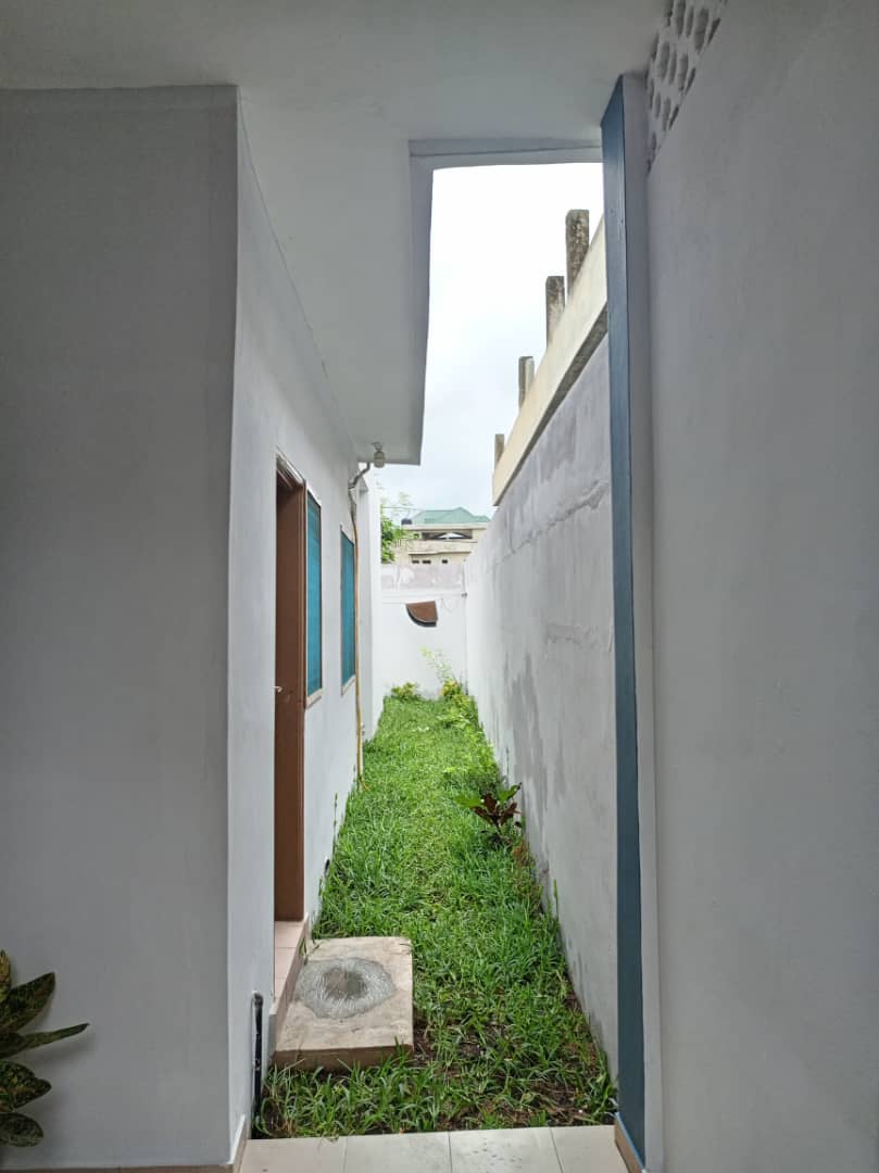 APPARTEMENT MEUBLÉ À LOUER À COTONOU FIDJROSSE