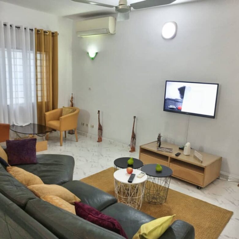 APPARTEMENT MEUBLÉ À LOUER À COTONOU FIDJROSSE