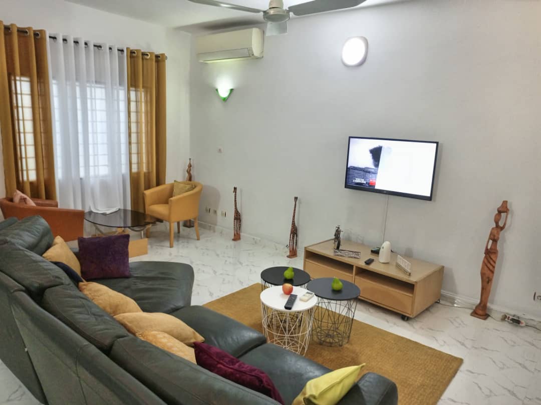 APPARTEMENT MEUBLÉ À LOUER À COTONOU FIDJROSSE