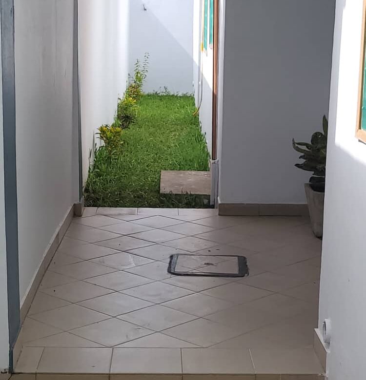 APPARTEMENT MEUBLÉ À LOUER À COTONOU FIDJROSSE