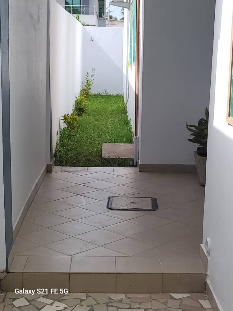 APPARTEMENT MEUBLÉ À LOUER À COTONOU FIDJROSSE