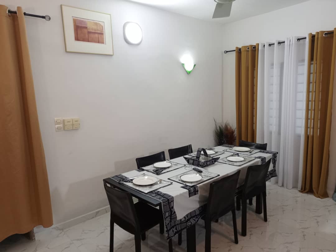 APPARTEMENT MEUBLÉ À LOUER À COTONOU FIDJROSSE