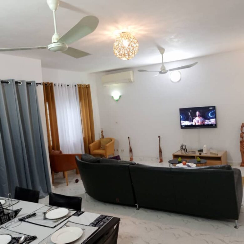 APPARTEMENT MEUBLÉ À LOUER À COTONOU FIDJROSSE