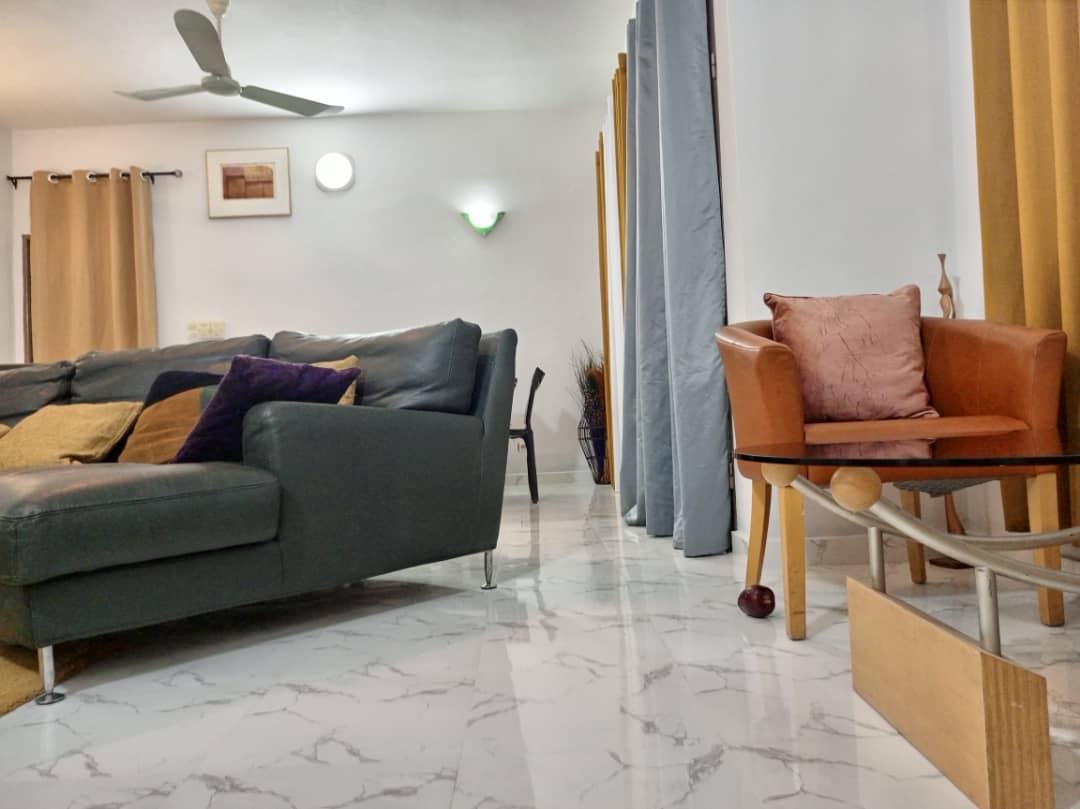 APPARTEMENT MEUBLÉ À LOUER À COTONOU FIDJROSSE