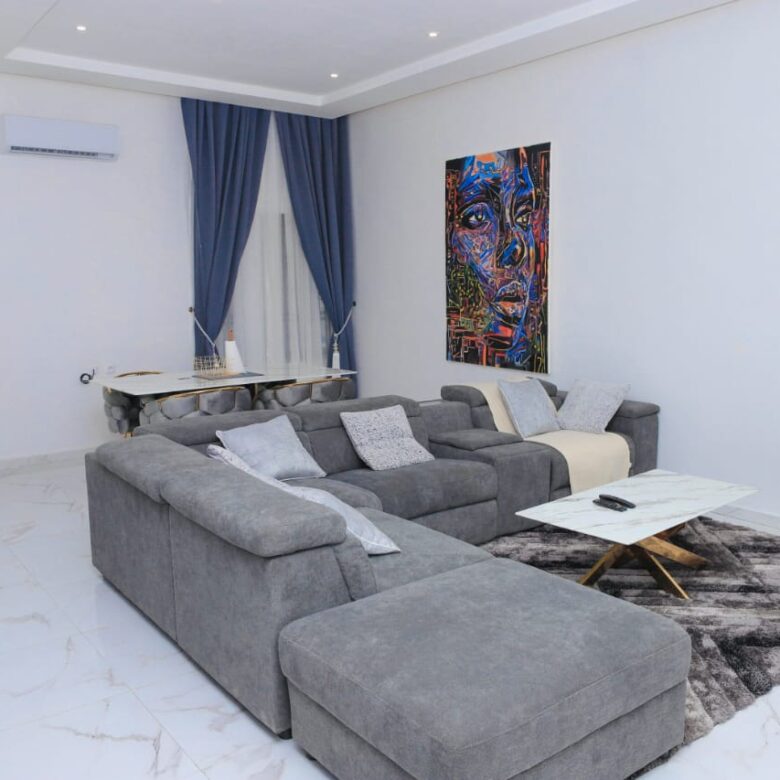 APPARTEMENT MEUBLÉE À LOUER À COTONOU FIDJROSSE PLAGE