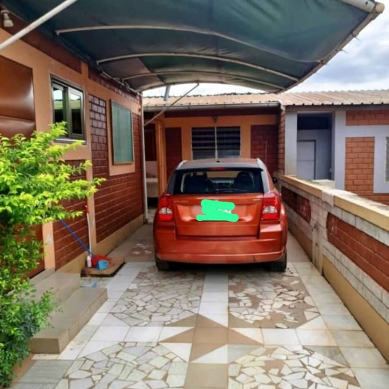 VILLA MEUBLÉE A LOUER AVEC PISCINE ET JARDIN À ABOMEY-CALAVI OUEDO