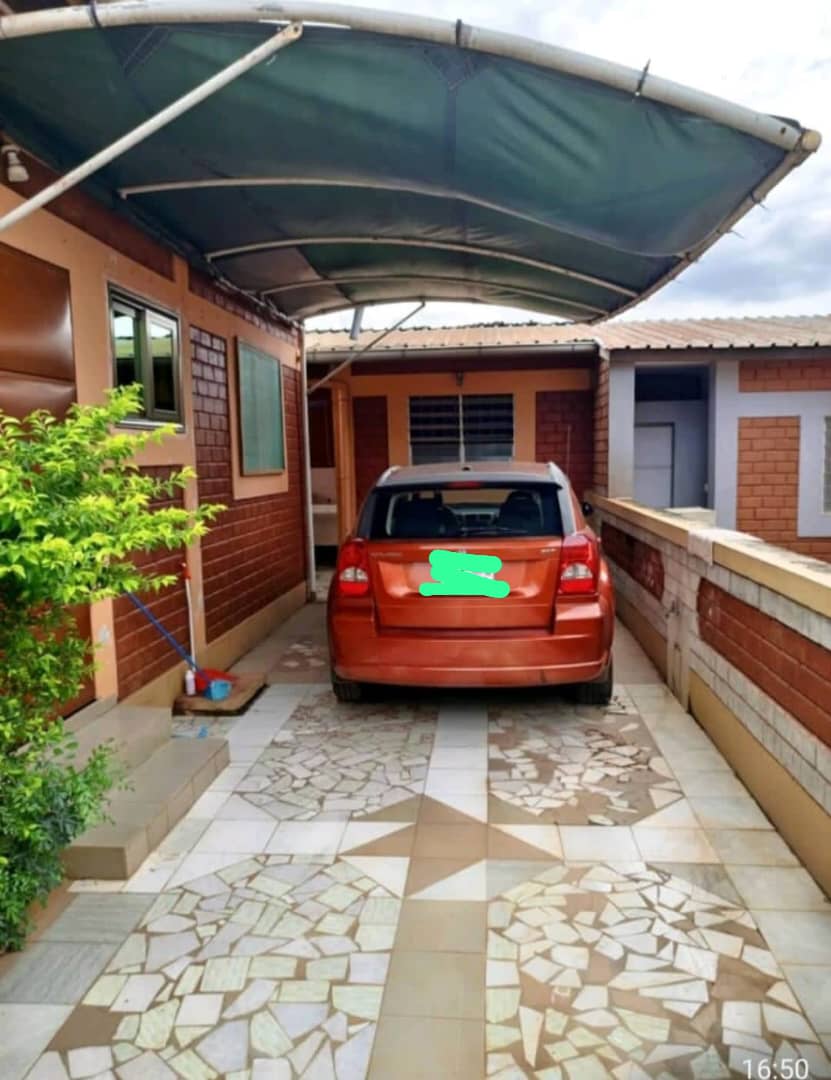 VILLA MEUBLÉE A LOUER AVEC PISCINE ET JARDIN À ABOMEY-CALAVI OUEDO