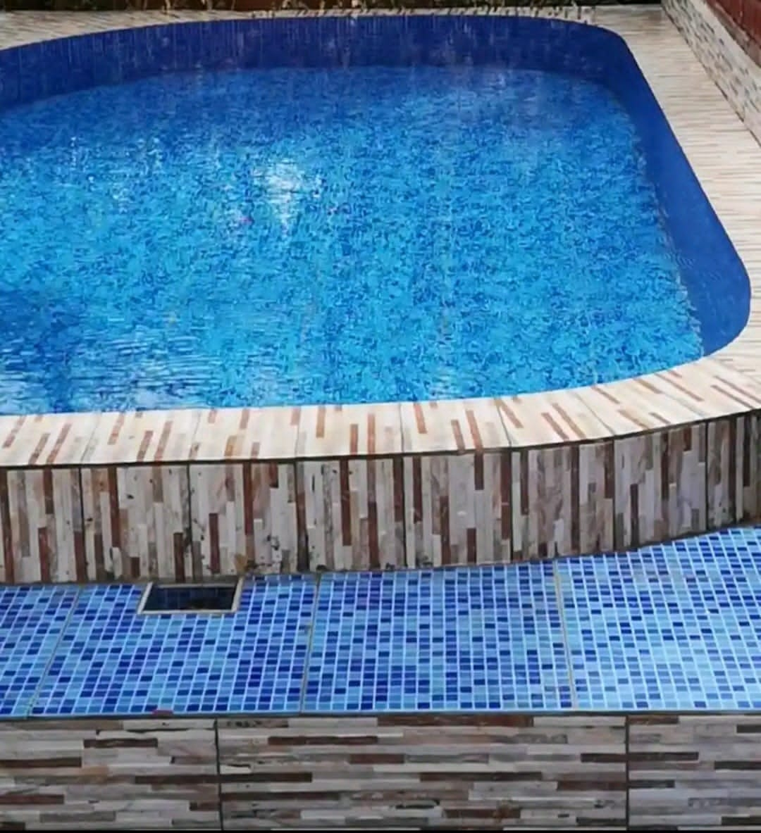 VILLA MEUBLÉE A LOUER AVEC PISCINE ET JARDIN À ABOMEY-CALAVI OUEDO