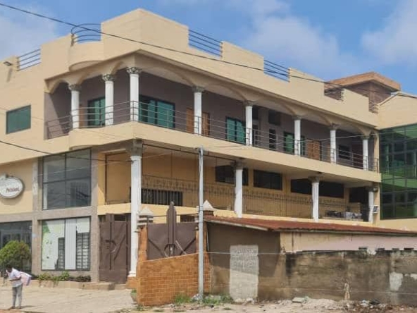 BÂTIMENT R+2 A VENDRE EN PLEIN COEUR DE COTONOU AU QUARTIER MAROMILITAIRE