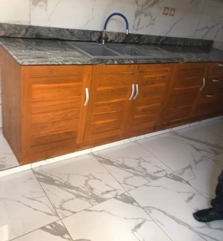 APPARTEMENT DE 4 CHAMBRES SALON À LOUER À COTONOU