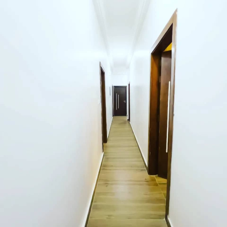 APPARTEMENT MEUBLÉ À LOUER À COTONOU FIDJROSSE