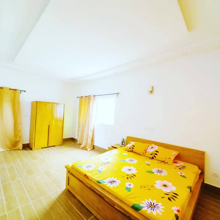 APPARTEMENT MEUBLÉ À LOUER À COTONOU FIDJROSSE