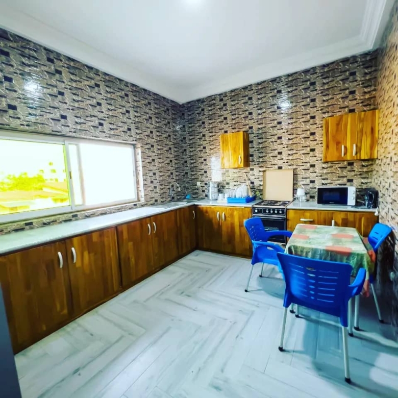 APPARTEMENT MEUBLÉ À LOUER À COTONOU FIDJROSSE