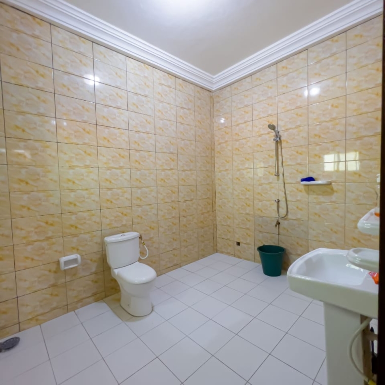 APPARTEMENT MEUBLÉ À LOUER À COTONOU FIDJROSSE