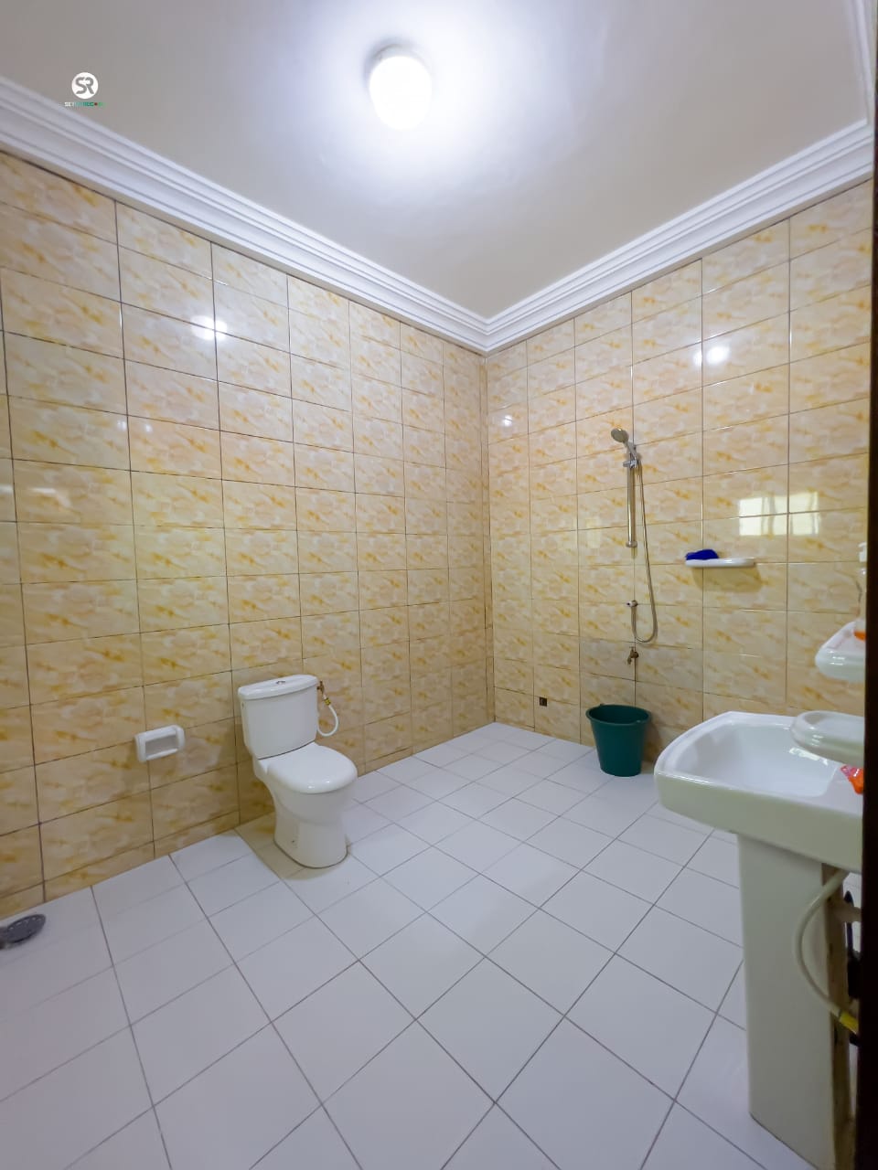 APPARTEMENT MEUBLÉ À LOUER À COTONOU FIDJROSSE