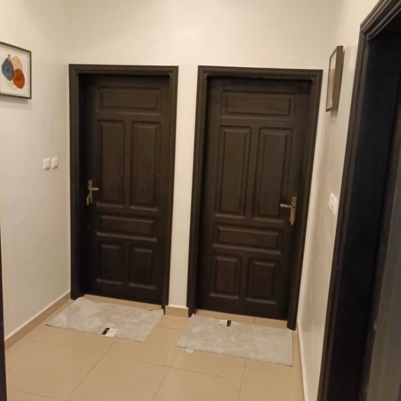 APPARTEMENT MEUBLÉ DE DEUX CHAMBRES UN SALON À LOUER À COTONOU AGLA