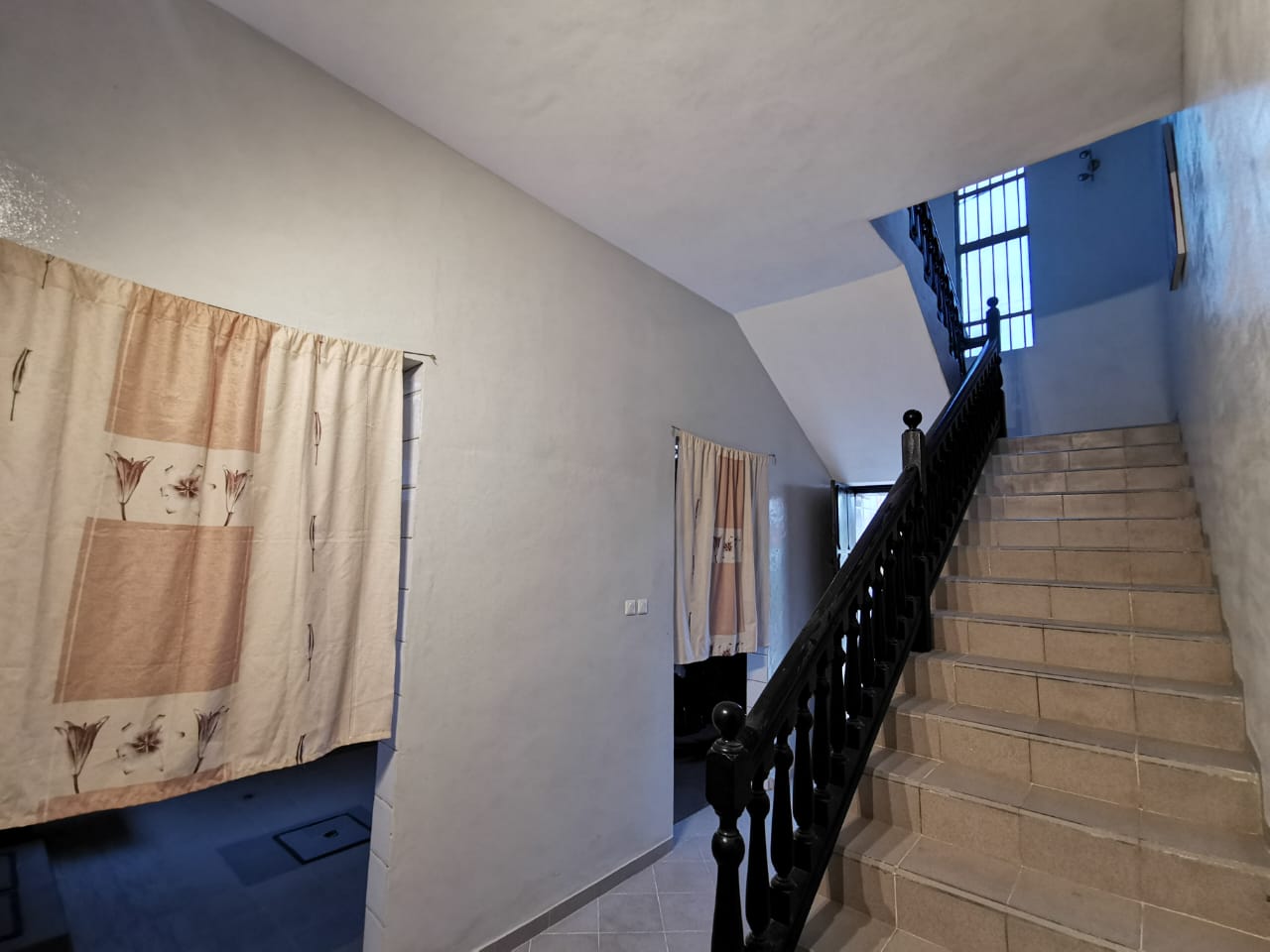 APPARTEMENT MEUBLÉ DE DEUX CHAMBRES UN SALON À LOUER À COTONOU AGLA