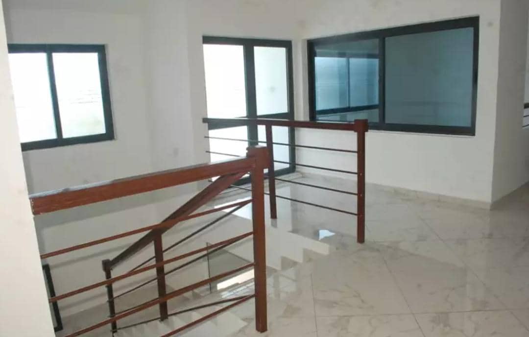 VILLA A VENDRE À COTONOU AKPAKPA QUARTIER JACK