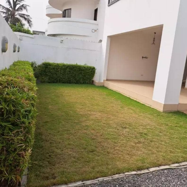 VILLA A VENDRE À COTONOU AKPAKPA QUARTIER JACK