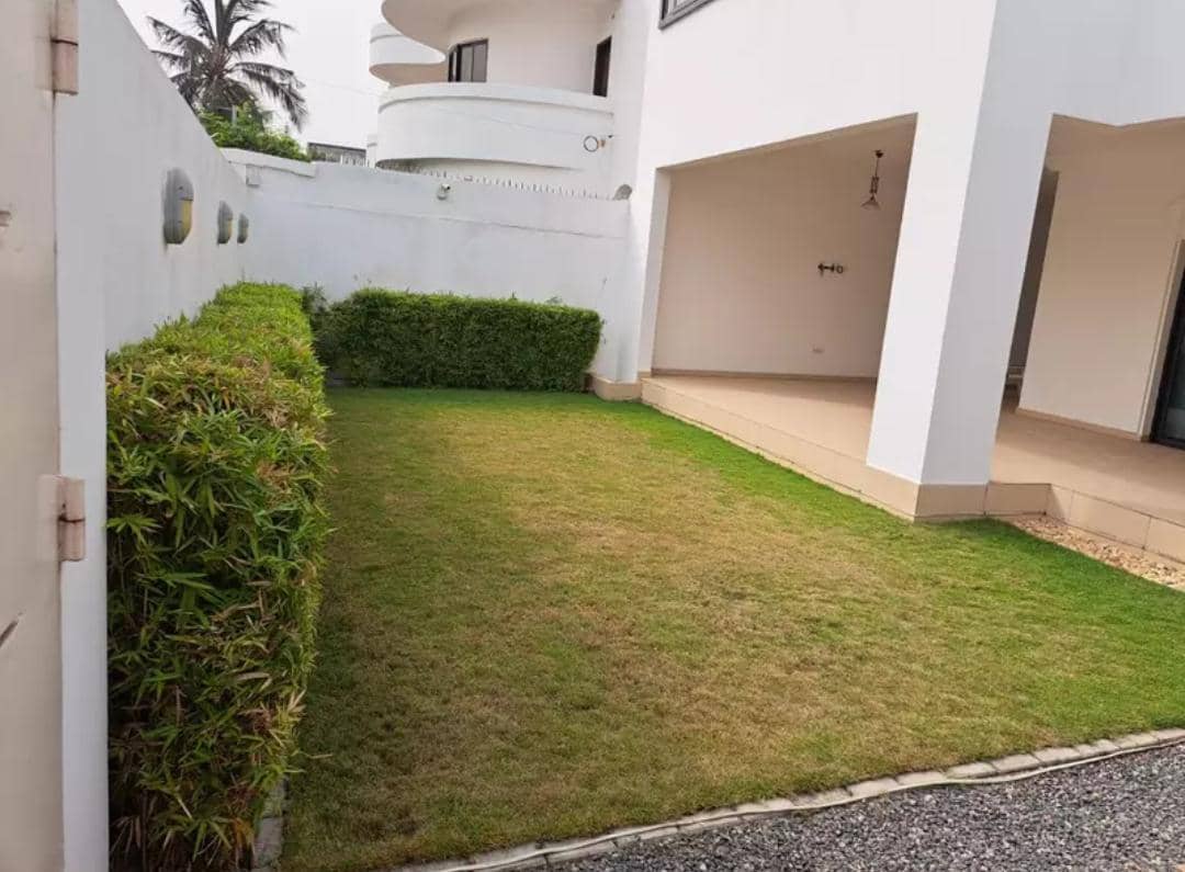 VILLA A VENDRE À COTONOU AKPAKPA QUARTIER JACK