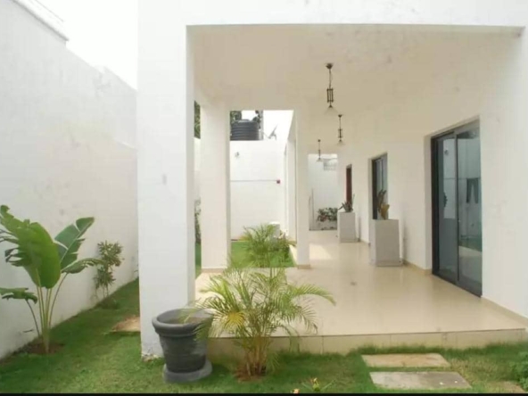 VILLA A VENDRE À COTONOU AKPAKPA QUARTIER JACK