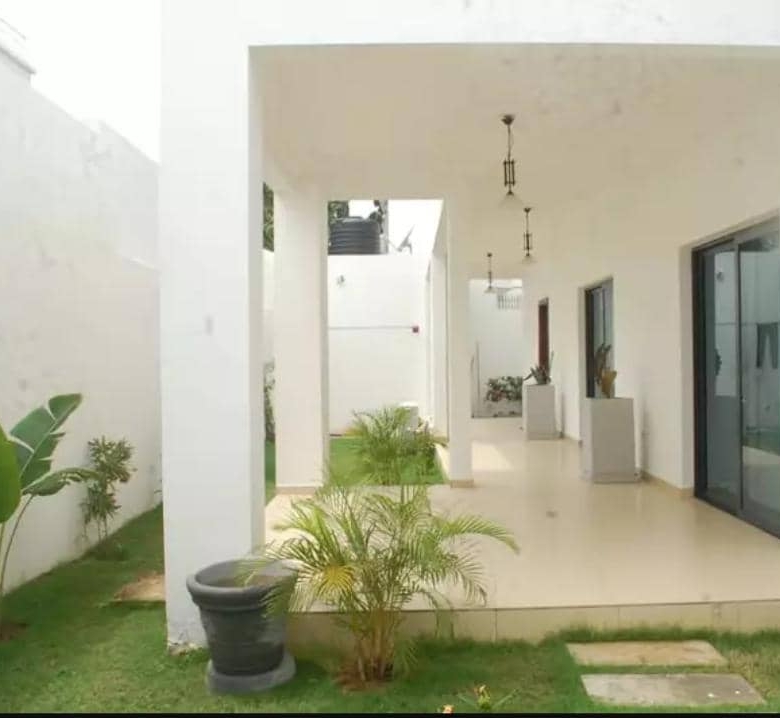 VILLA A VENDRE À COTONOU AKPAKPA QUARTIER JACK