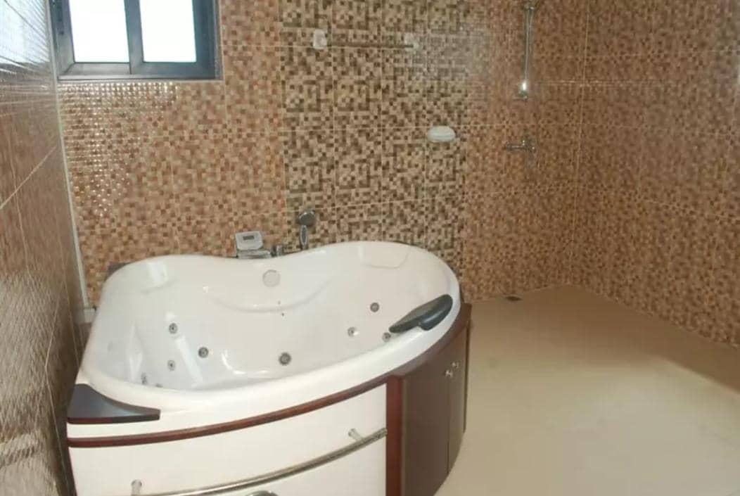 VILLA A VENDRE À COTONOU AKPAKPA QUARTIER JACK