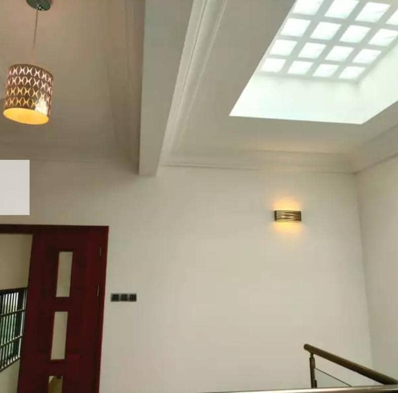 VILLA A VENDRE AVEC PISCINE À COTONOU AKPAKPA