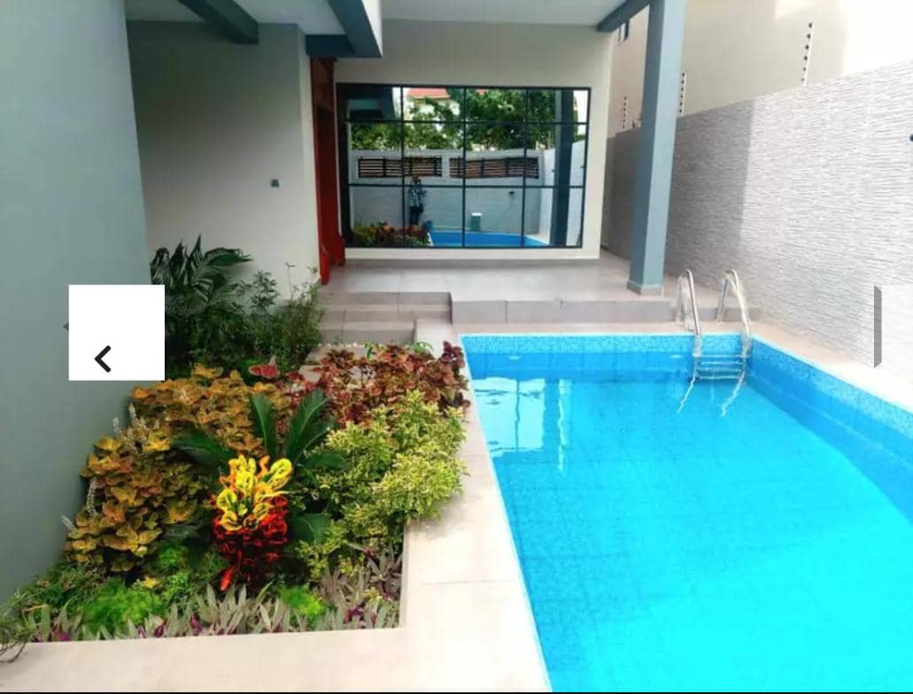 VILLA A VENDRE AVEC PISCINE À COTONOU AKPAKPA