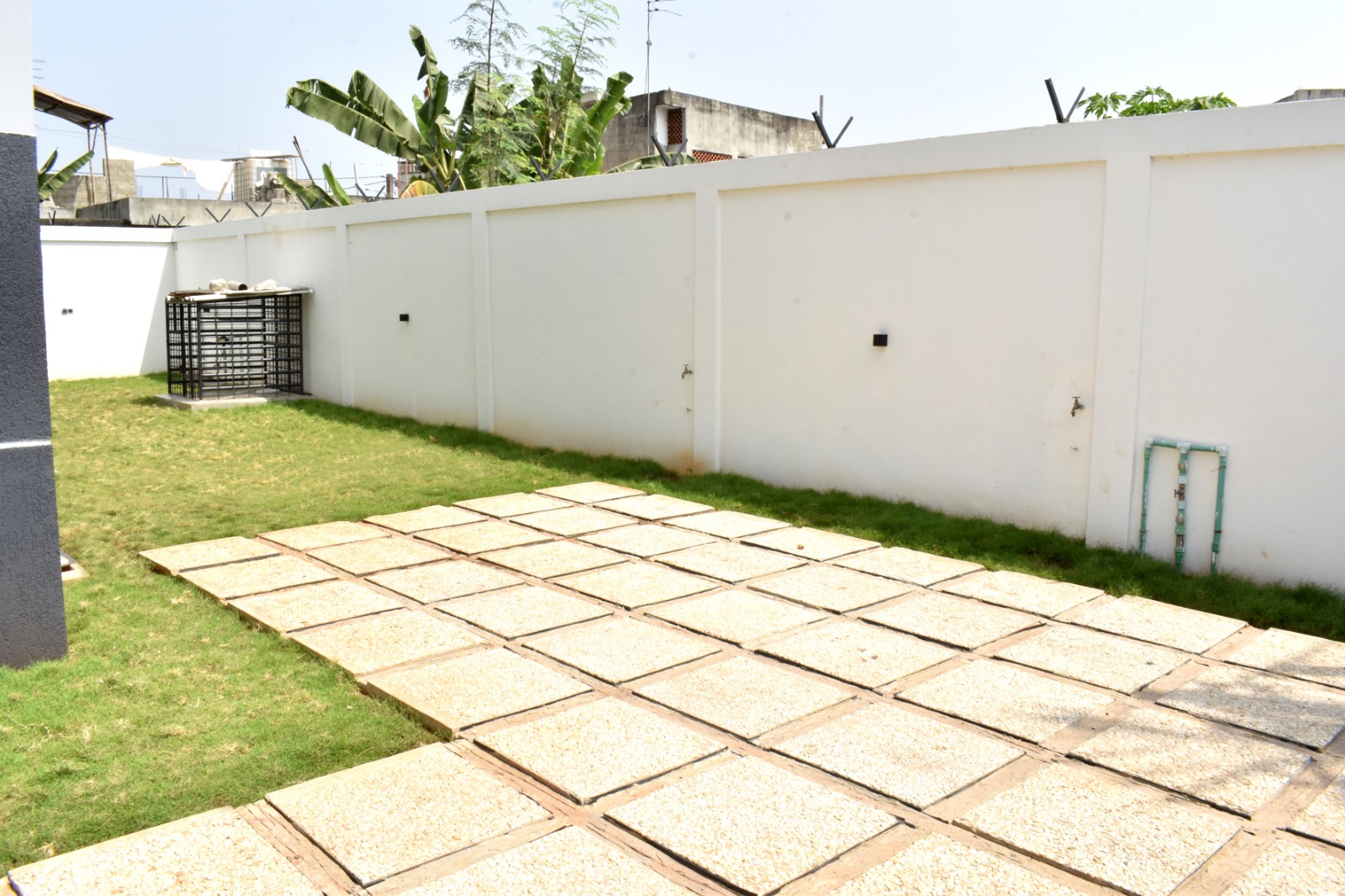 VILLA MEUBLÉE À LOUER A COTONOU KOUHOUNOU