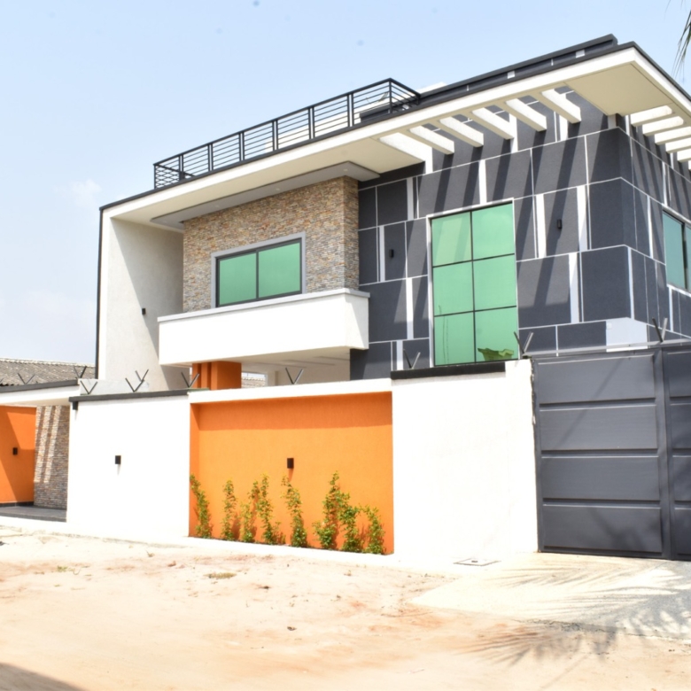 VILLA MEUBLÉE À LOUER A COTONOU KOUHOUNOU