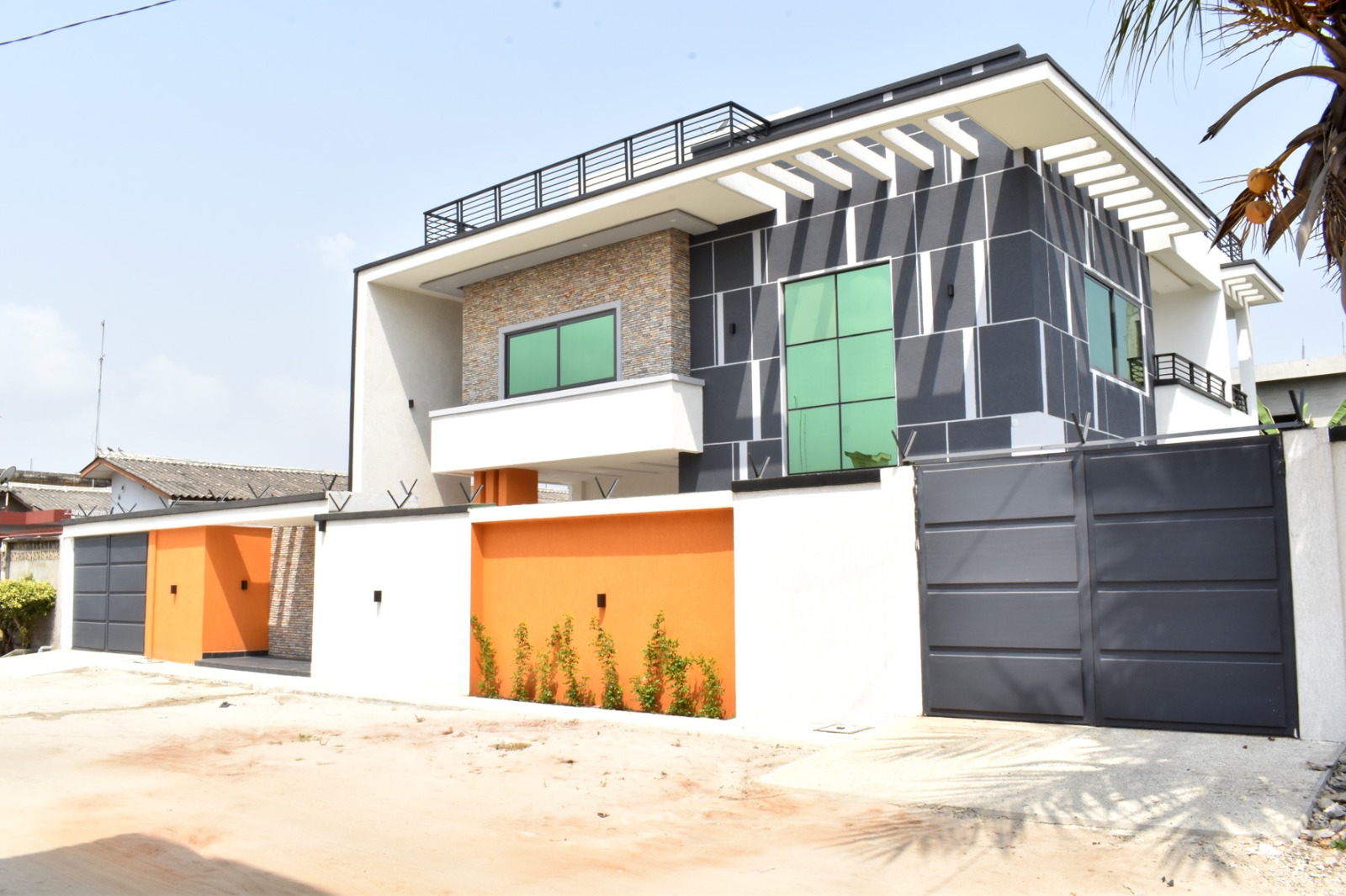 VILLA MEUBLÉE À LOUER A COTONOU KOUHOUNOU