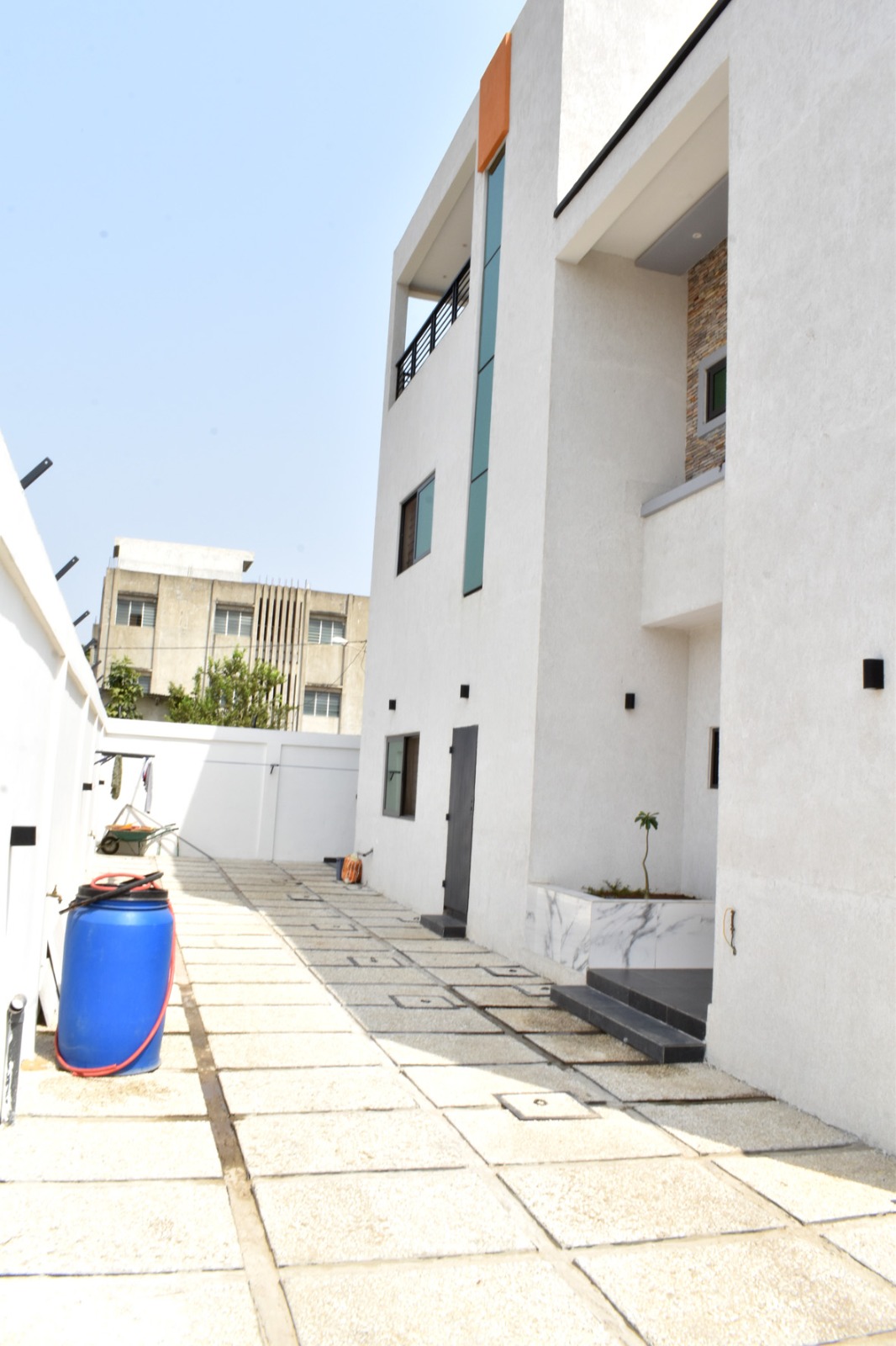 VILLA MEUBLÉE À LOUER A COTONOU KOUHOUNOU