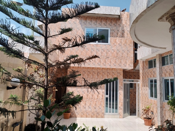 VILLA MEUBLÉE R1 À VENDRE A COTONOU À FIDJROSSE