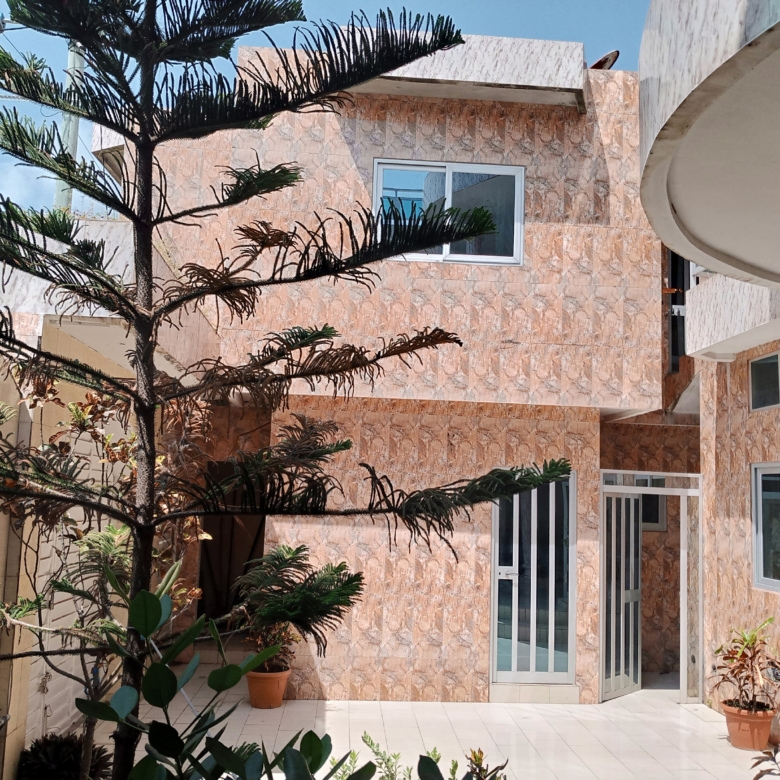 VILLA MEUBLÉE R1 À VENDRE A COTONOU À FIDJROSSE