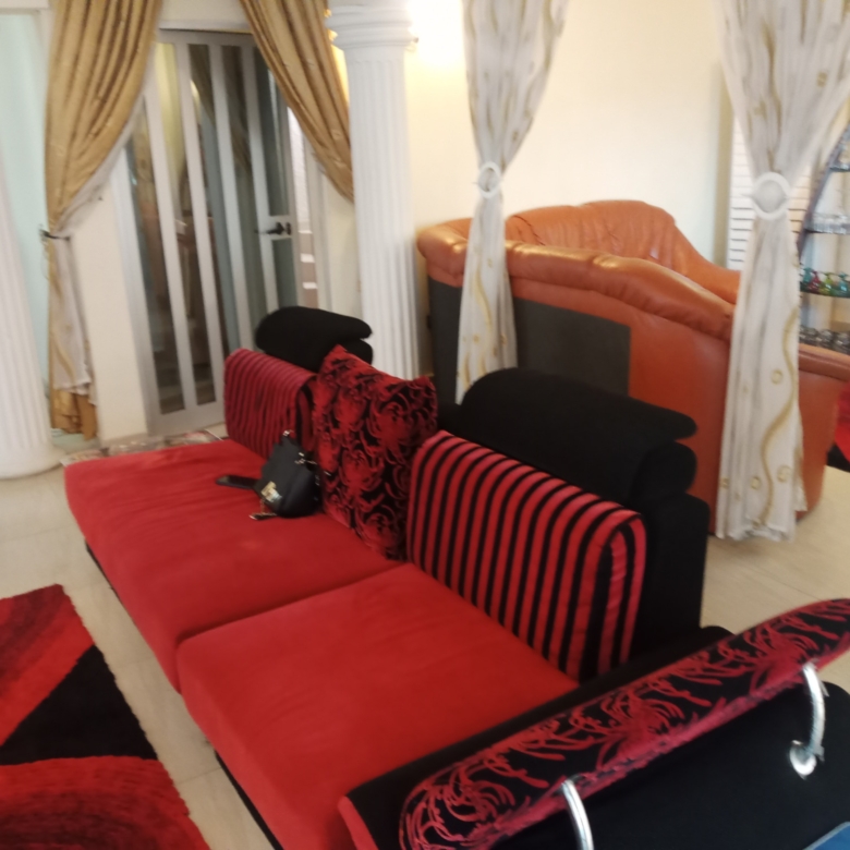 VILLA MEUBLÉE R1 À VENDRE A COTONOU À FIDJROSSE