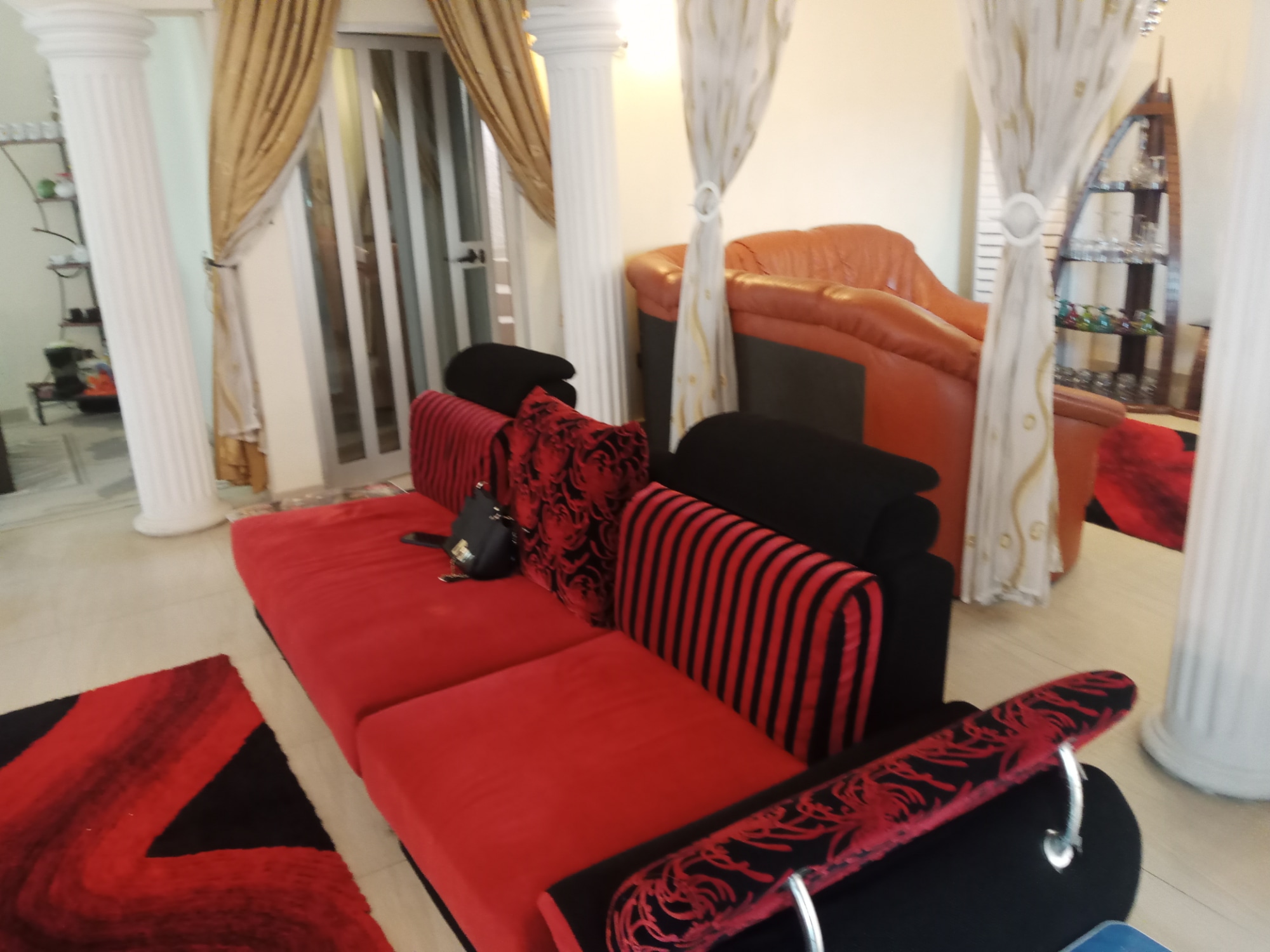 VILLA MEUBLÉE R1 À VENDRE A COTONOU À FIDJROSSE