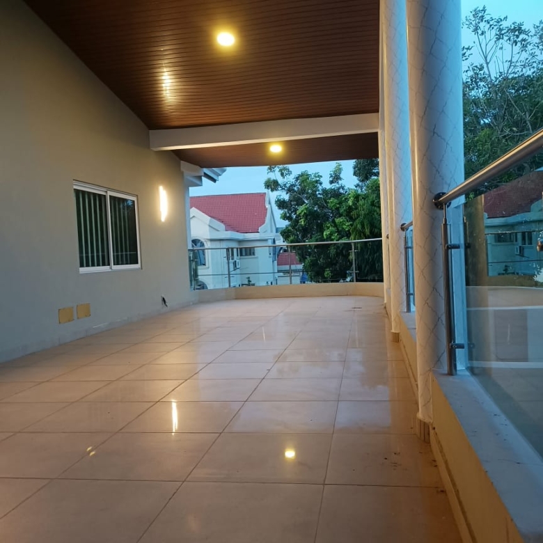 Villa avec piscine et jardin à louer à Cotonou Akpakpa Cité Censad