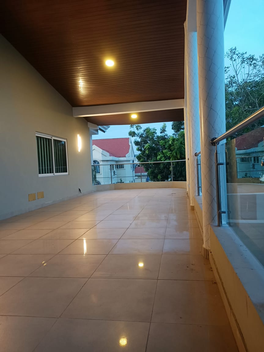 Villa avec piscine et jardin à louer à Cotonou Akpakpa Cité Censad