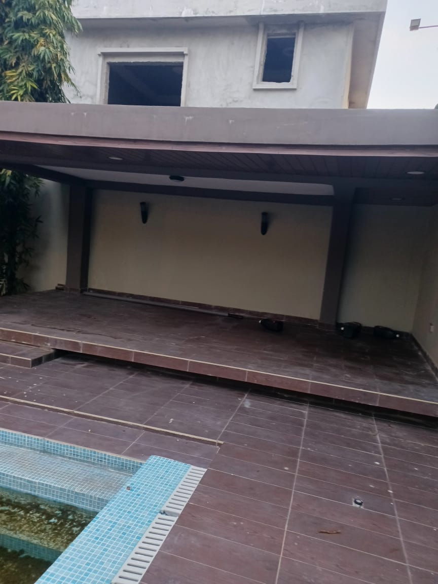 Villa avec piscine et jardin à louer à Cotonou Akpakpa Cité Censad