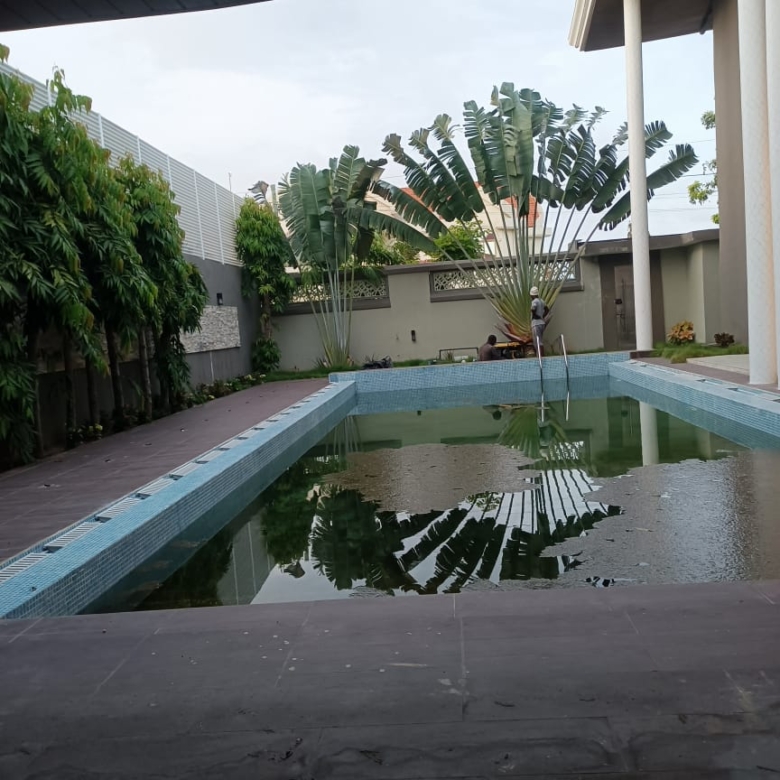 Villa avec piscine et jardin à louer à Cotonou Akpakpa Cité Censad