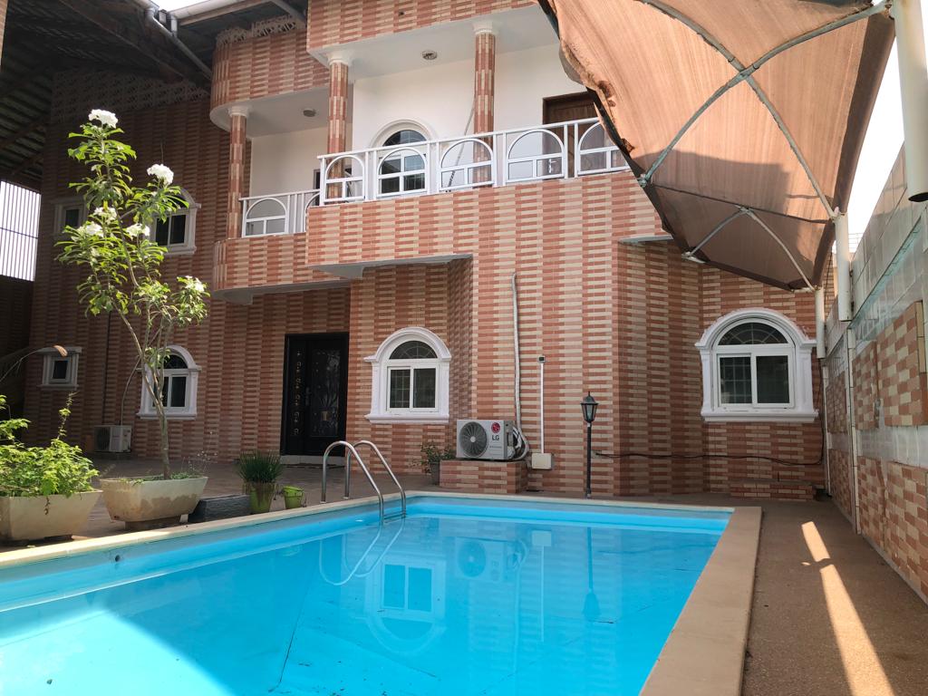 Villa meublée à vendre à Cotonou Fidjrosse