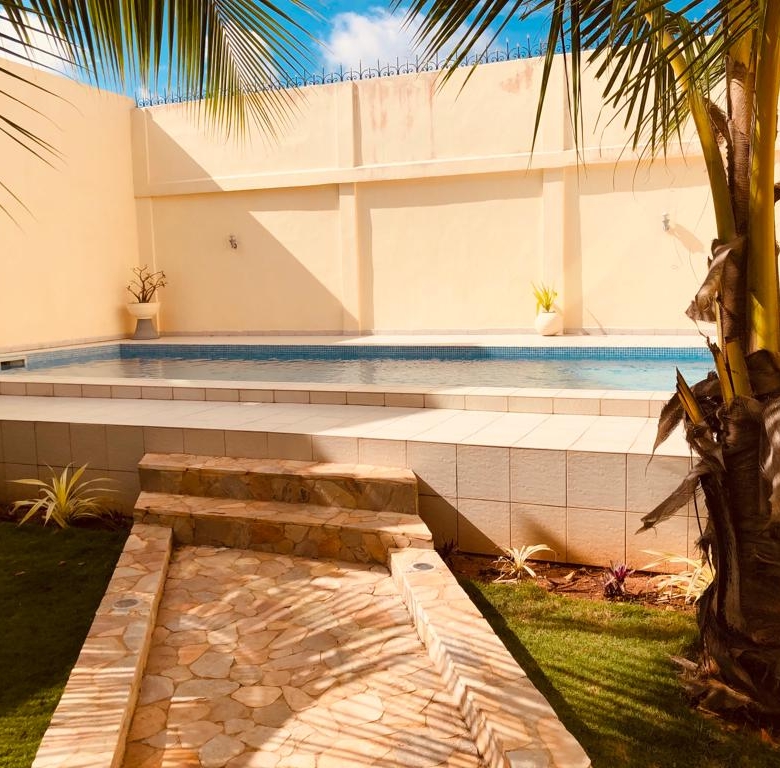 Villa meublée avec piscine à louer à Cotonou Fidjrossè