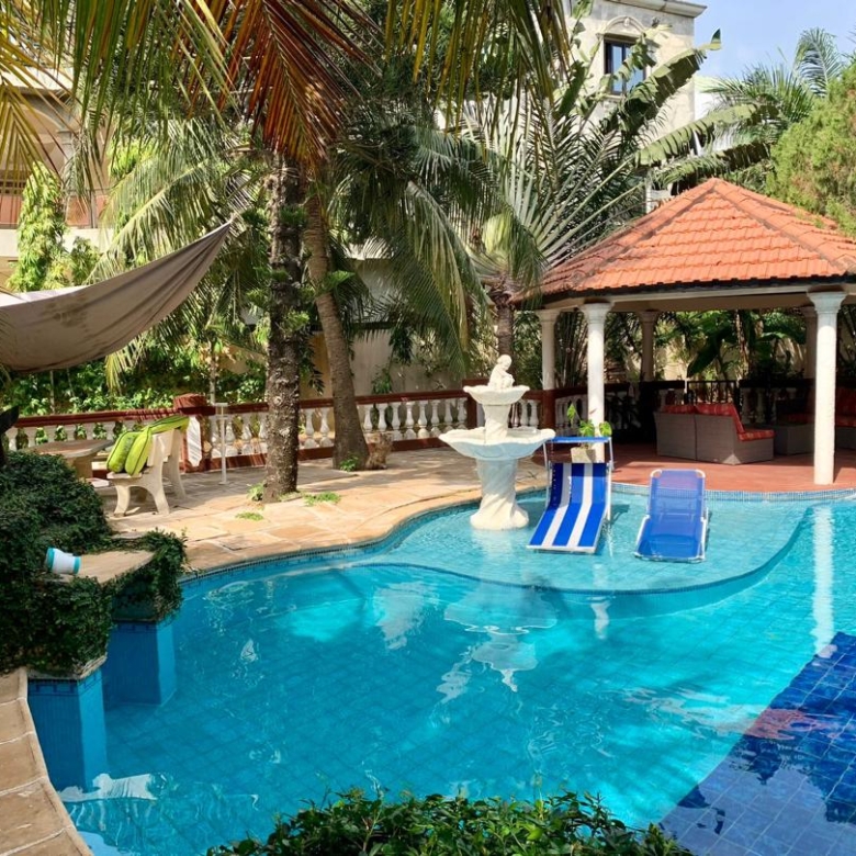 Villa avec piscine à louer à Cotonou