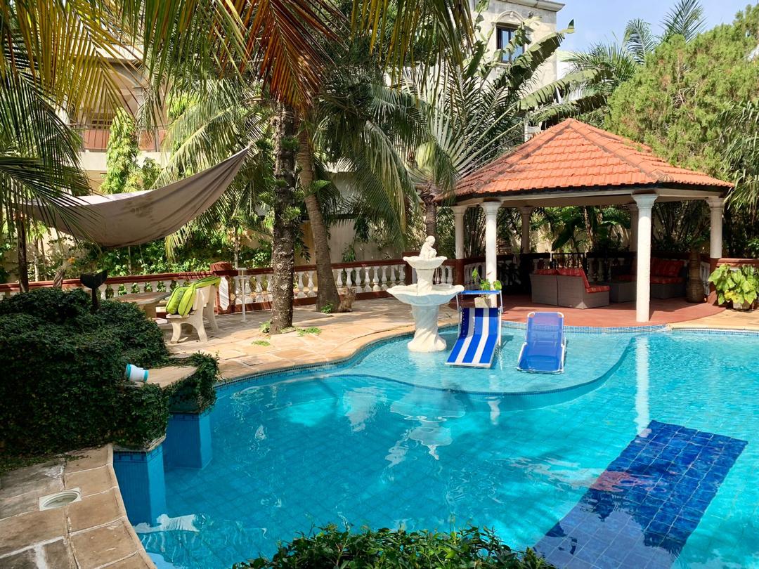 Villa avec piscine à louer à Cotonou