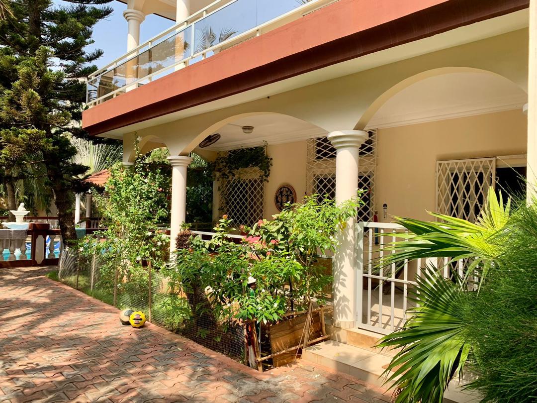 Villa avec piscine à louer à Cotonou