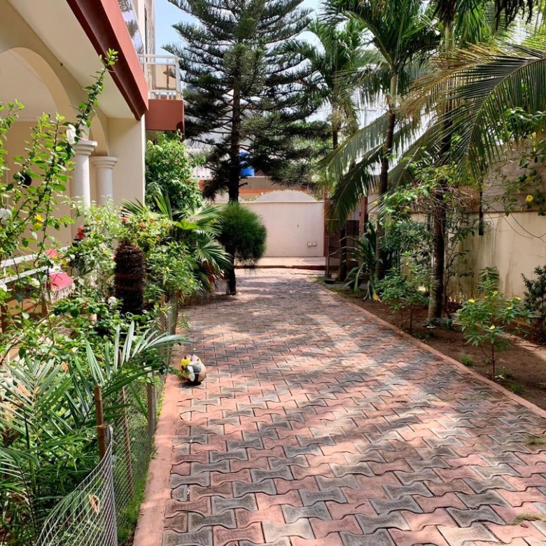 Villa avec piscine à louer à Cotonou