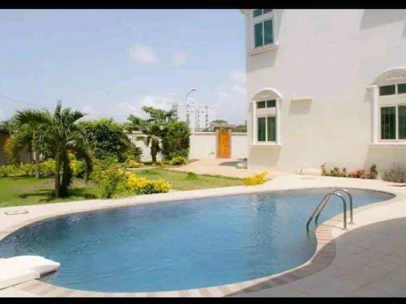 Villa avec piscine à vendre à Cotonou